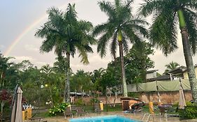 Vila Algarve Chalés - Pets, praia e piscina em Camburi